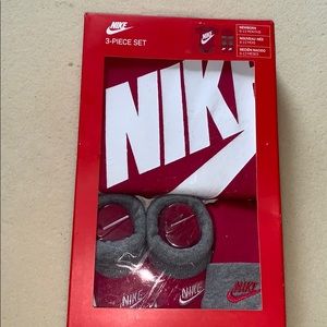Newborn Nike 3 piece set ❗️
